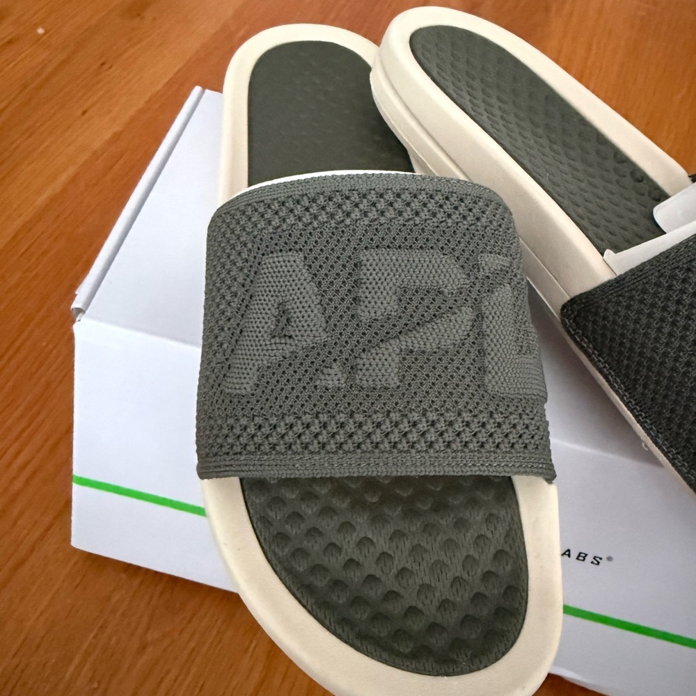 APL New in Box Mens Olive Green Slide Sandals size 9 - Picture 2 of 3